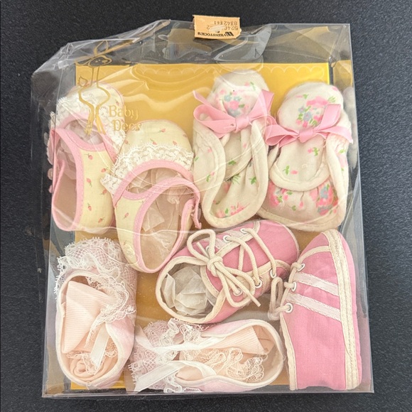 baby dear weinstocks Other - Pink and Cream Baby Shoe Set vintage